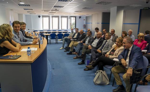 Reunión del comité de campaña del PP en la sede de Castilla y León.