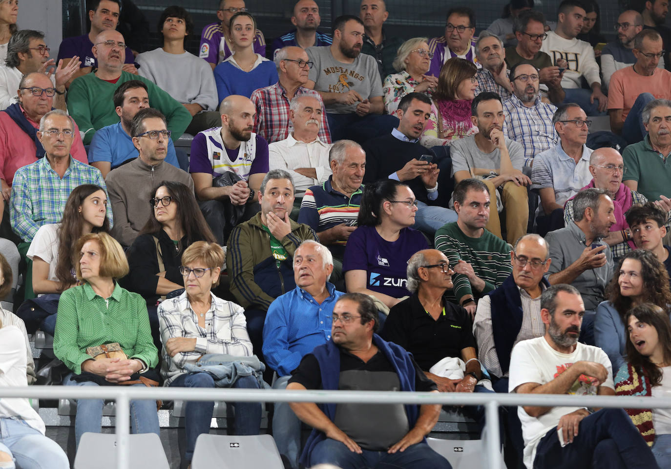 Fotos: La afición del baloncesto responde en el primer partido de Liga