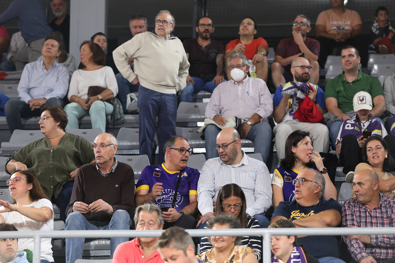 Fotos: La afición del baloncesto responde en el primer partido de Liga