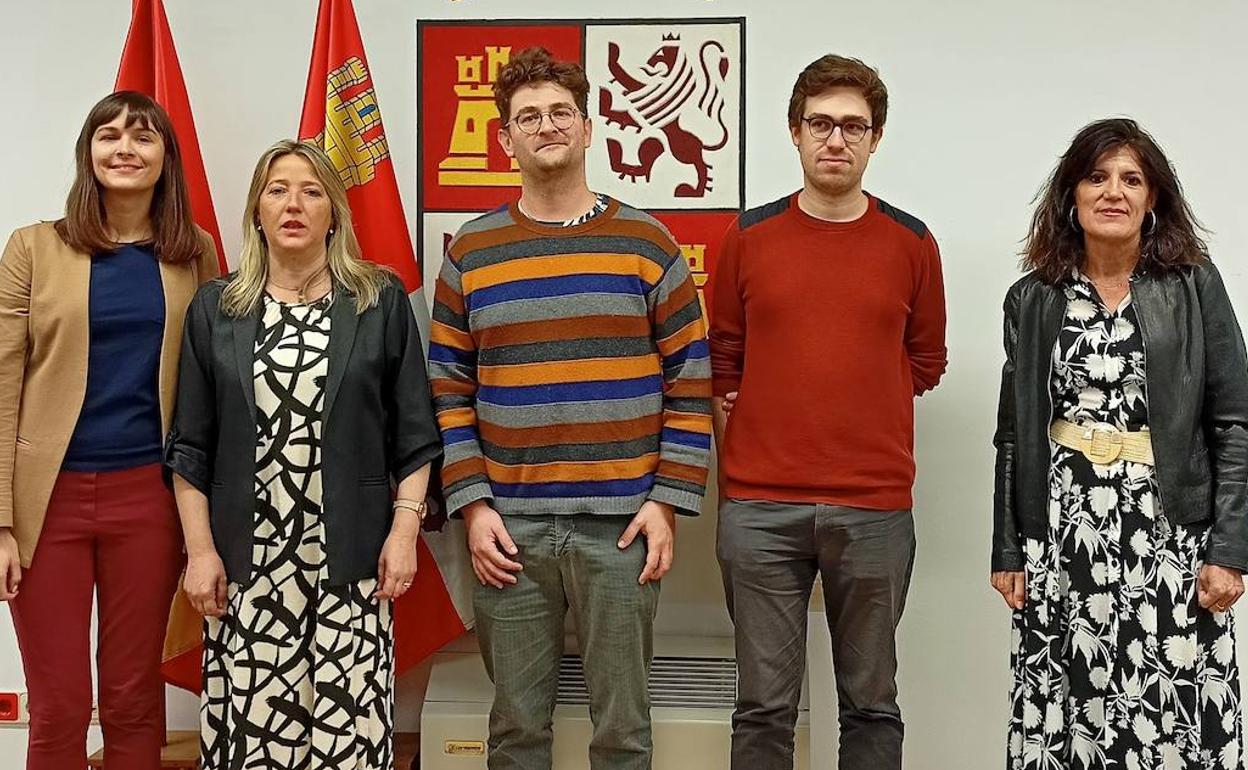 Recepción a los expertos que realizan la investigación en la Delegación Territorial de la Junta en Segovia. 