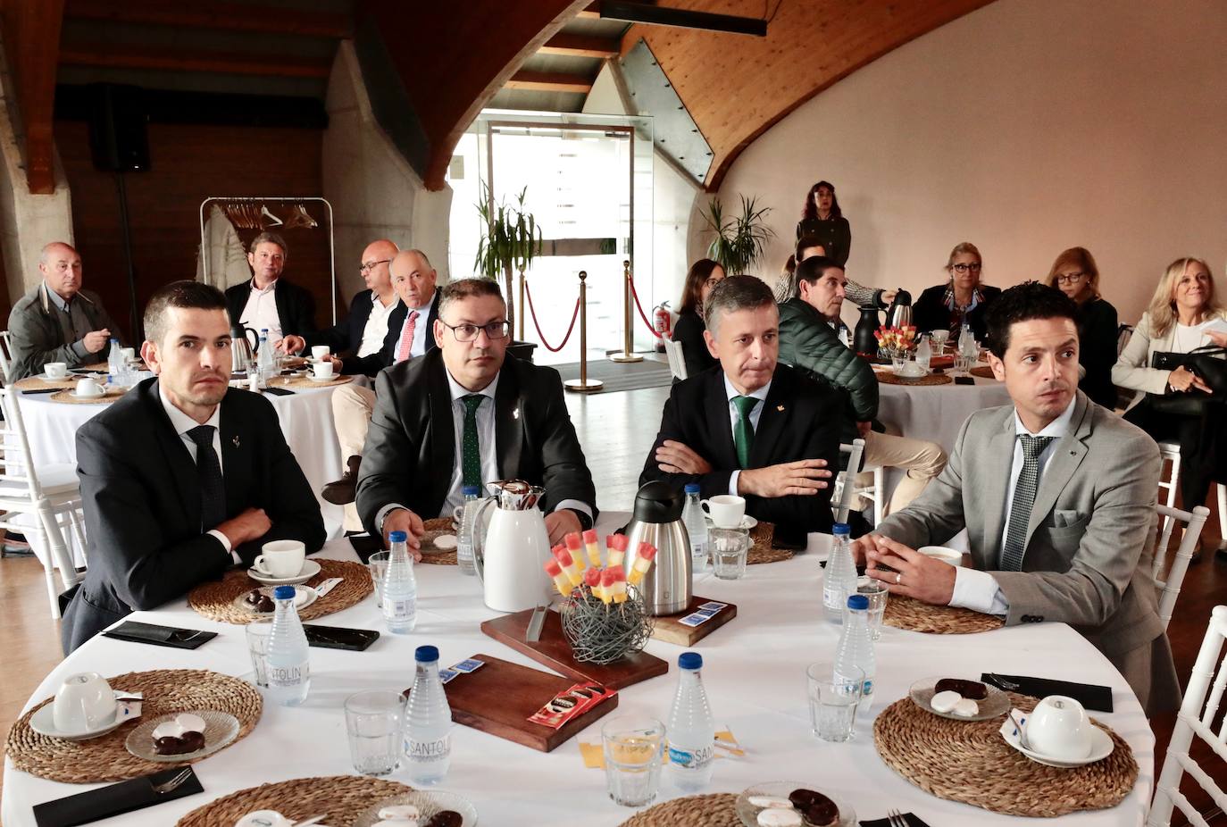 Carlos Llano, de Caja Viva; Germán Martínez, de Fundación Caja Rural de Burgos; Carlos Marino y David Marco, de Caja Rural de Salamanca. 