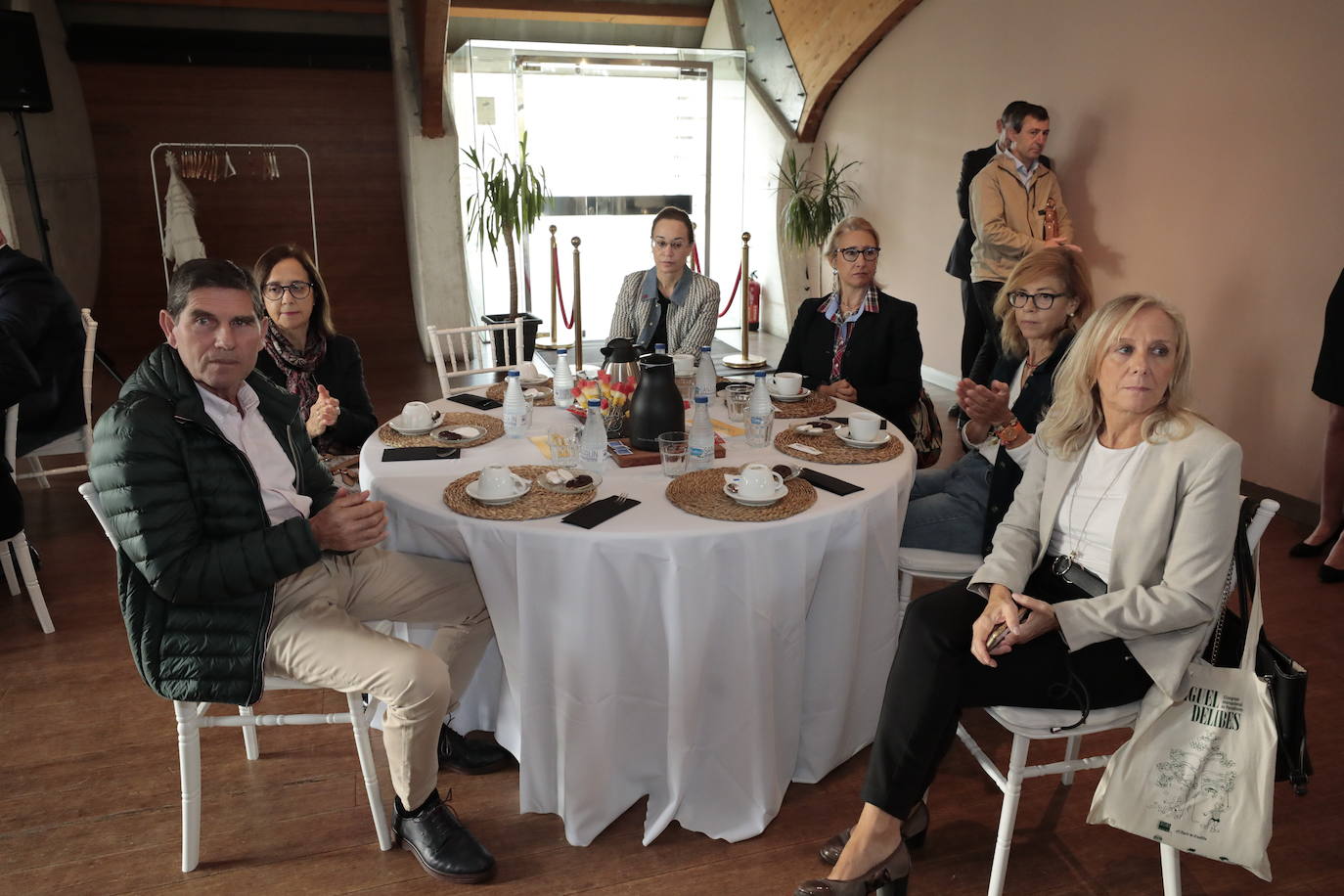 Fede González Martínez, María Antonia Rueda Sanz, Amalia Rodríguez, vicerrectora del Campus de Palencia de la UVa; Elena Mozo, Concha Garcimartín y Ana Alonso. 