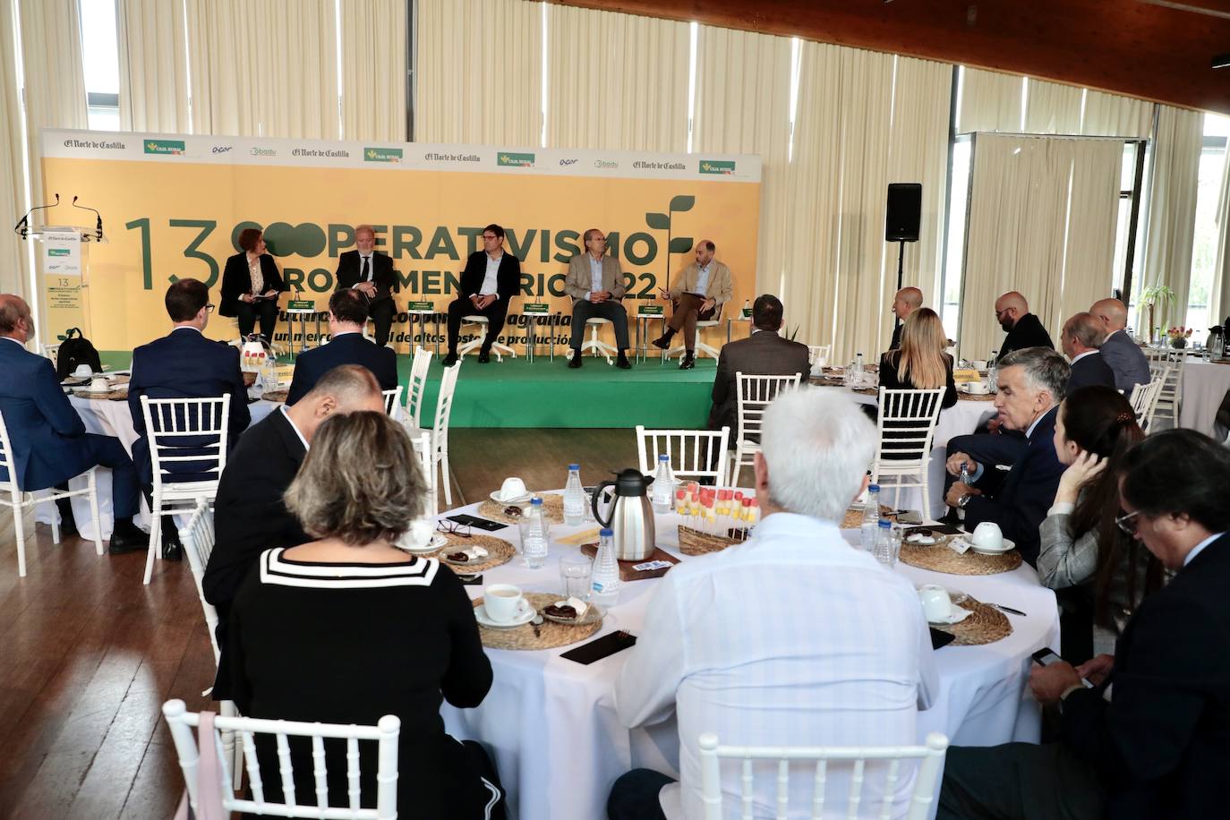 Mesa redonda.