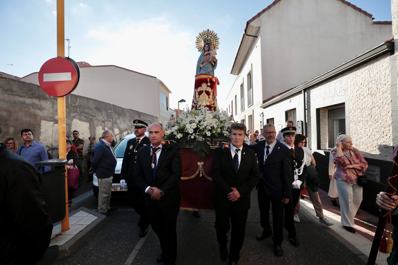 Fotos: El barrio de La Pilarica de Valladolid procesiona a su Virgen en el día del Pilar