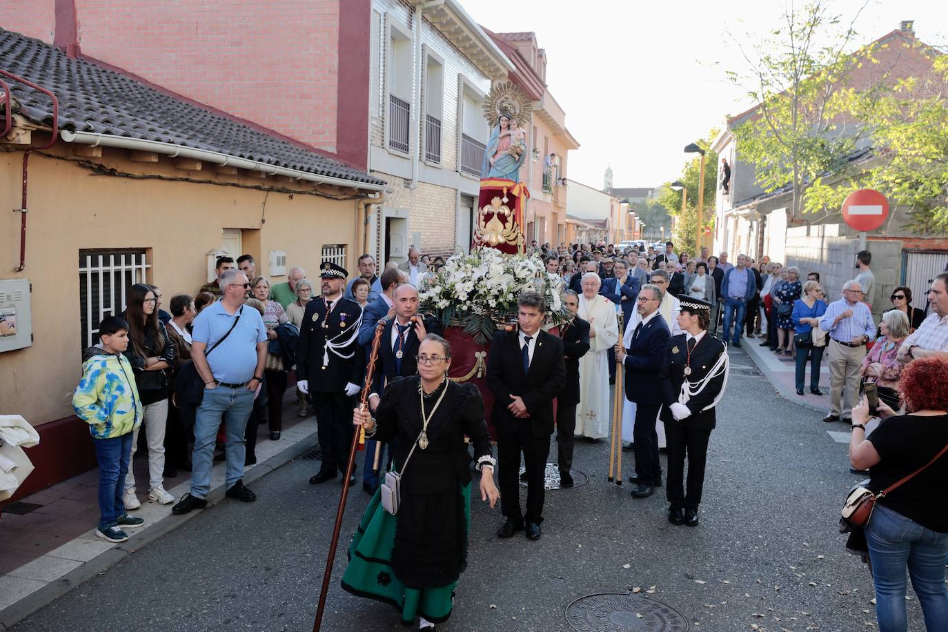 Fotos: El barrio de La Pilarica de Valladolid procesiona a su Virgen en el día del Pilar