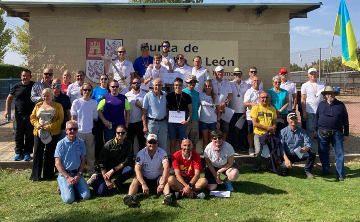 Foto final con algunos de los pilotos y técnicos