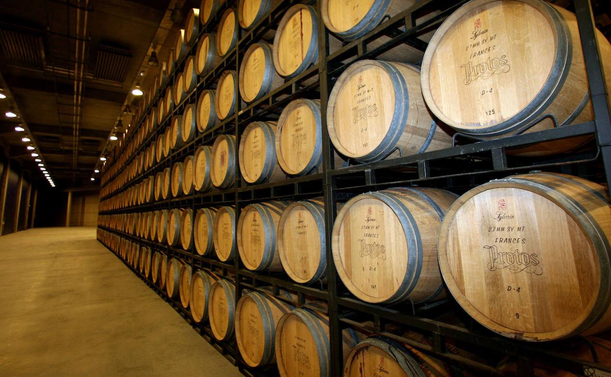 Barricas de Bodegas Protos en Peñafiel. 