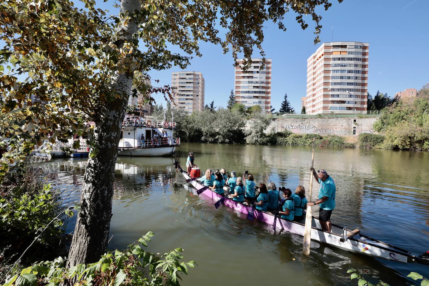 Fotos: El barco de las Valkirias ya surca las aguas del Pisuerga