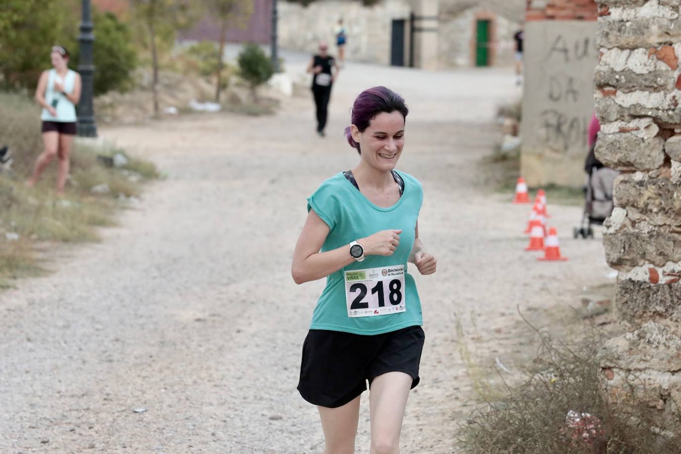 Fotos: Centenares de corredores participan en la segunda etapa del circuito Corriendo Entre Viñas en Cigales