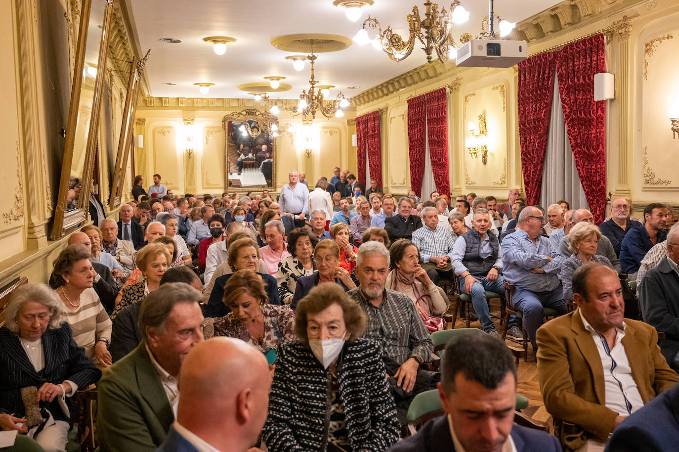 Fotos: El Casino de Palencia recibe al excoronel jefe de la UCO Manuel Sánchez Corbí