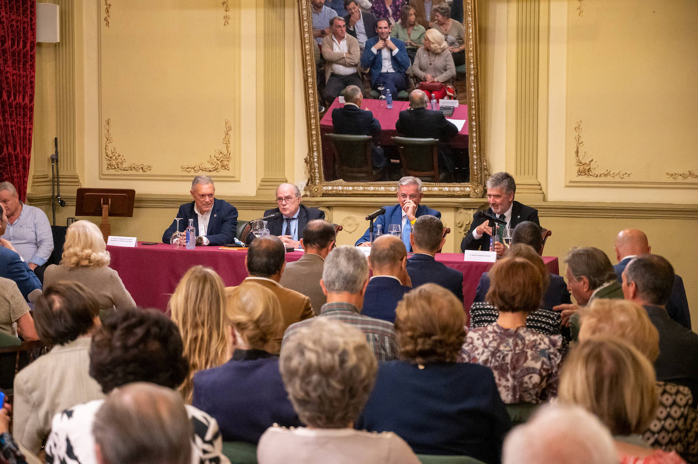 Fotos: El Casino de Palencia recibe al excoronel jefe de la UCO Manuel Sánchez Corbí