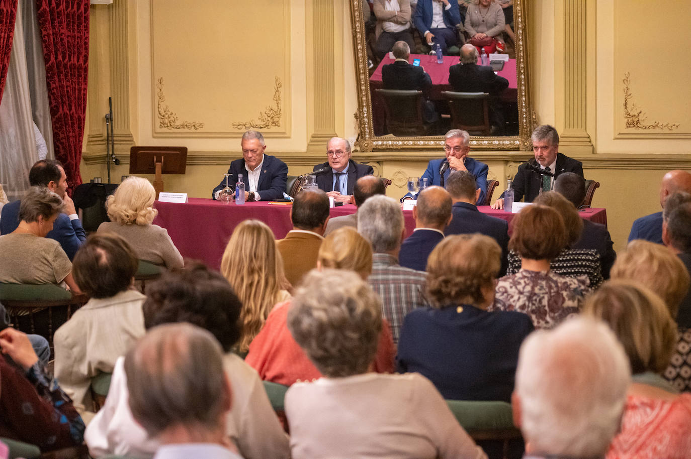 Fotos: El Casino de Palencia recibe al excoronel jefe de la UCO Manuel Sánchez Corbí