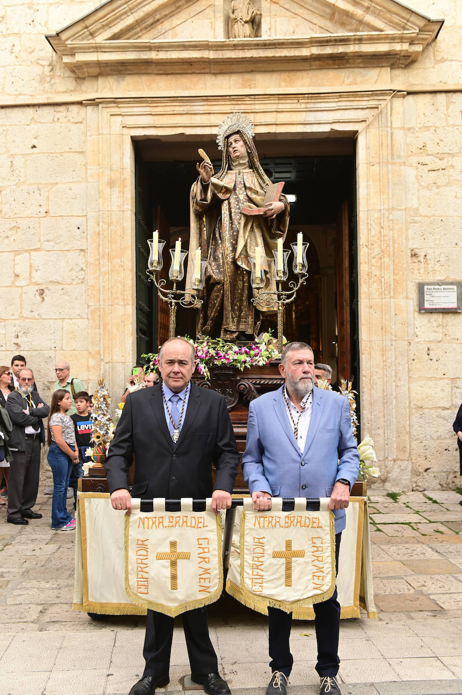 Fotos: Santa Teresa procesiona en Valladolid por el cuarto centenario de su coronación