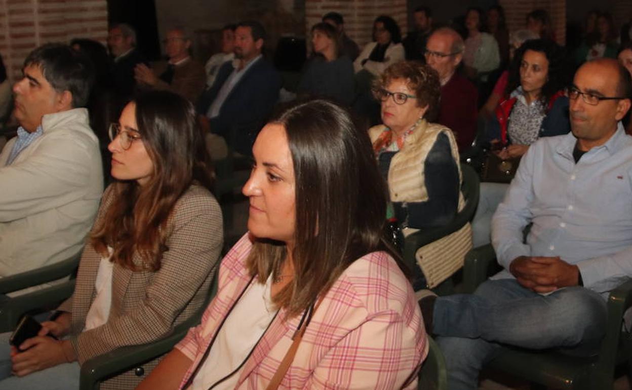 Asistentes a la presentación de 'Pinariegas', proyecto organizado por Honorse. 