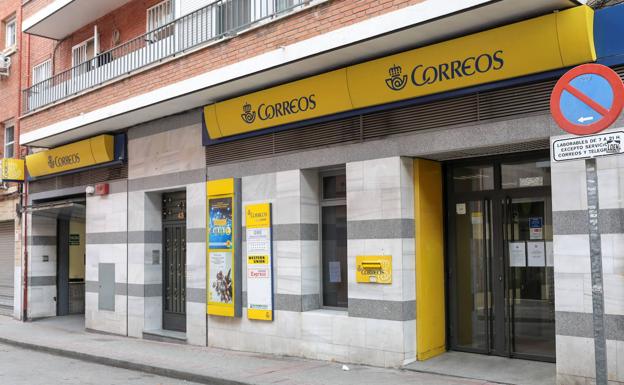 Estos son los trámites de la DGT que puedes efectuar en la oficina de Correos