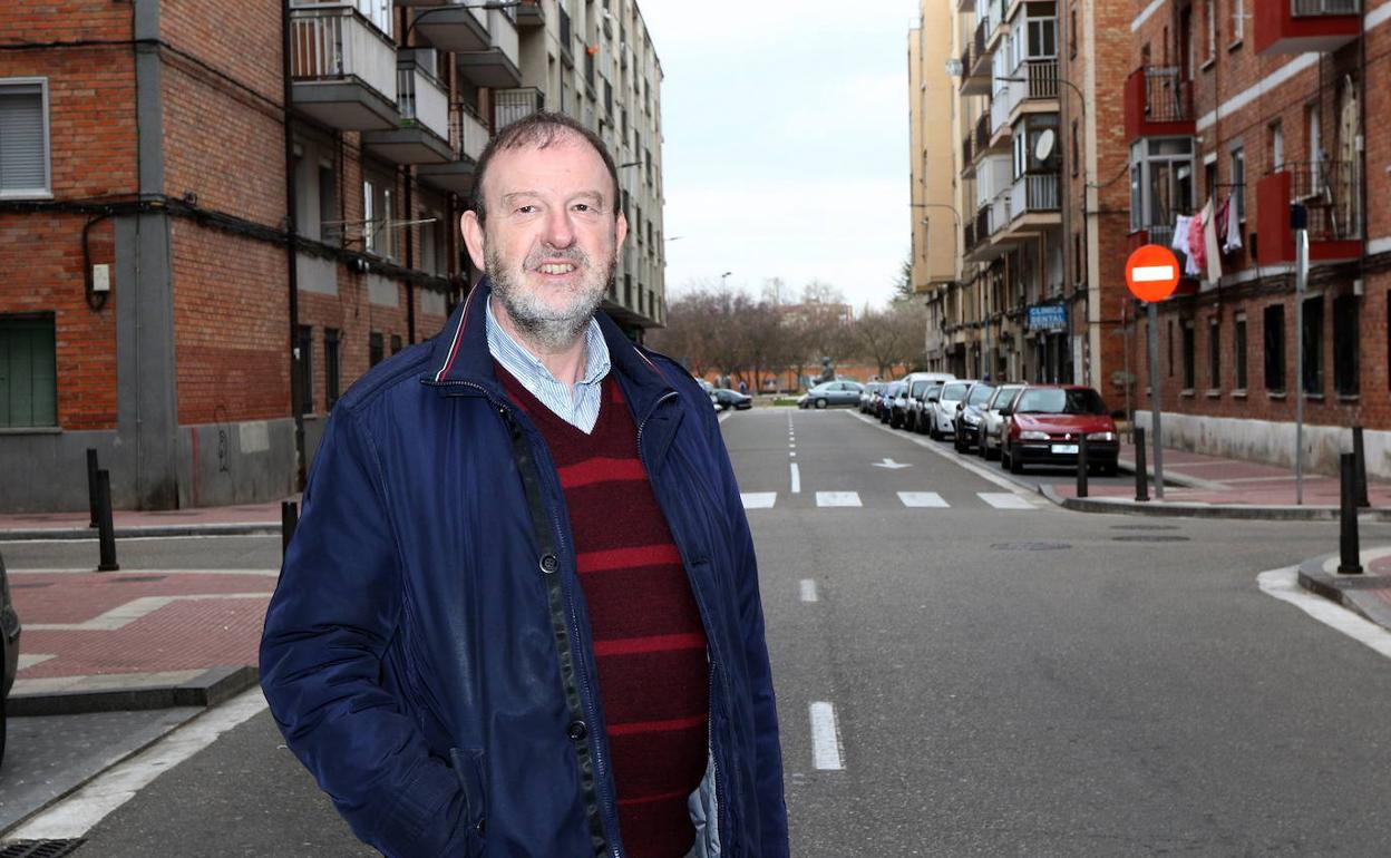 Antonio Verdugo, en la calle en la que se encuentra la parroquia de Santo Toribio.