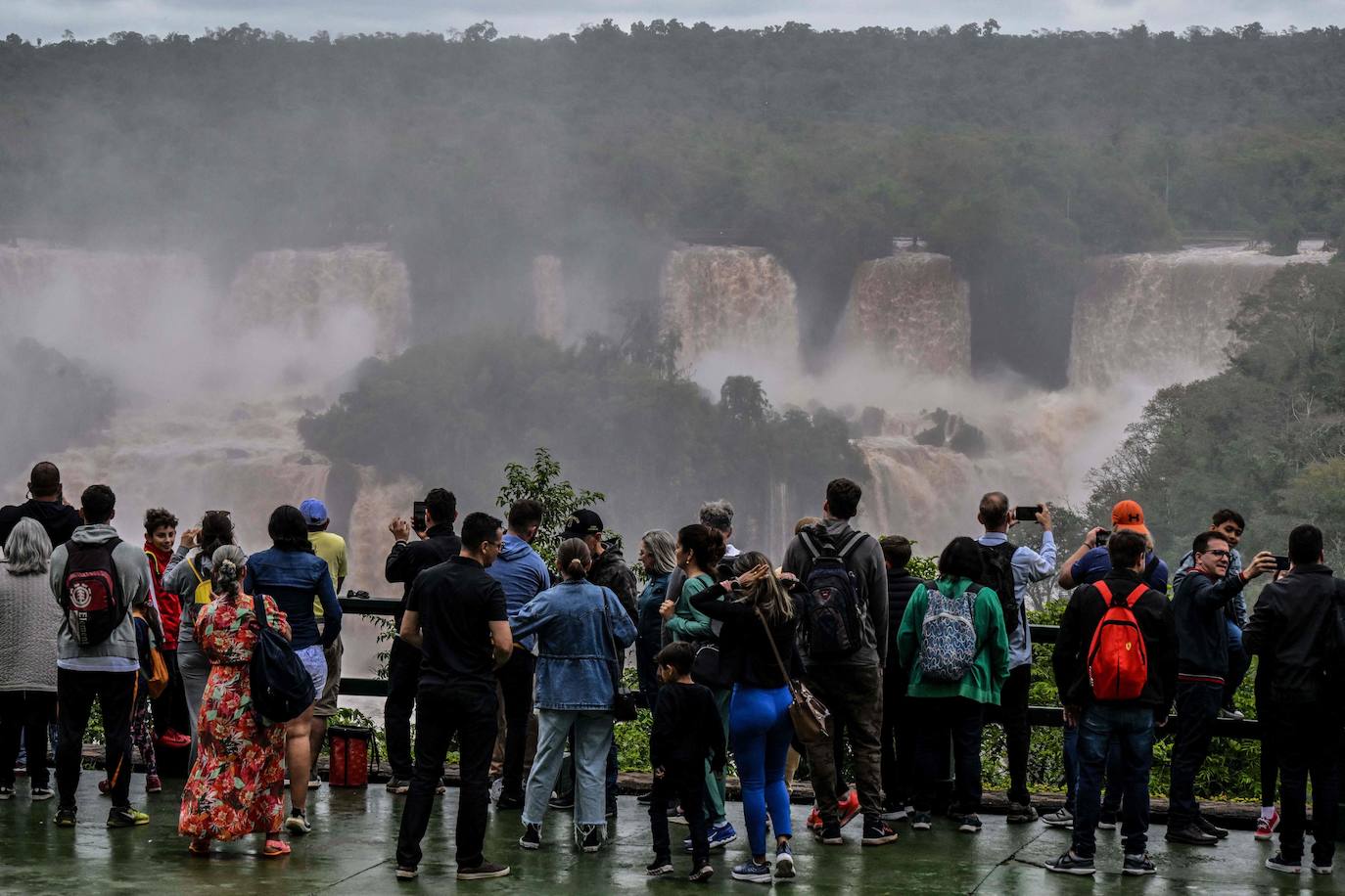 Fotos: Las cataratas de Iguazú se desbordan tras las fuertes lluvias torrenciales