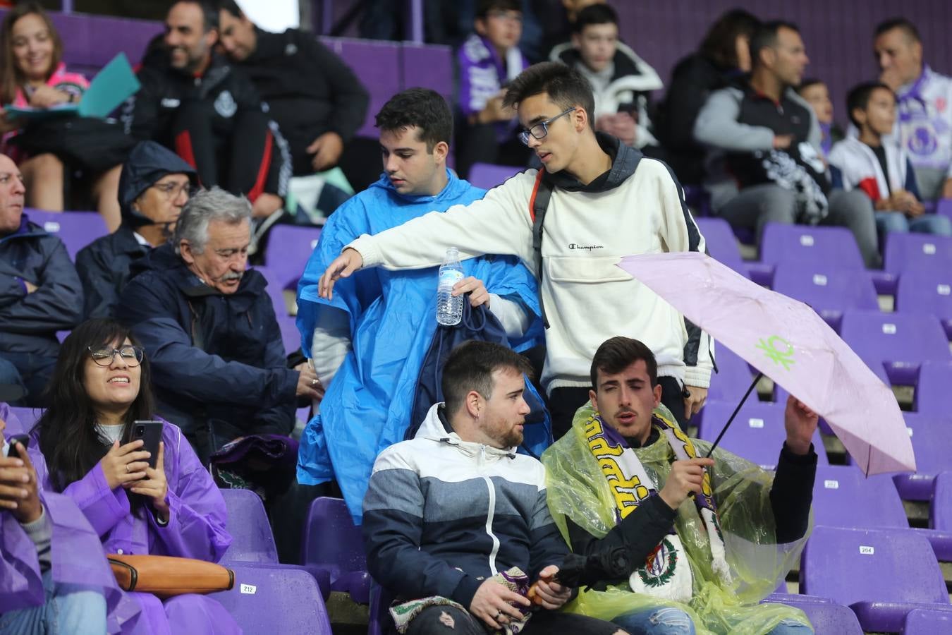 Fotos: Búscate en las fotos de la grada del Real Valladolid-Celta de Vigo (1/4)