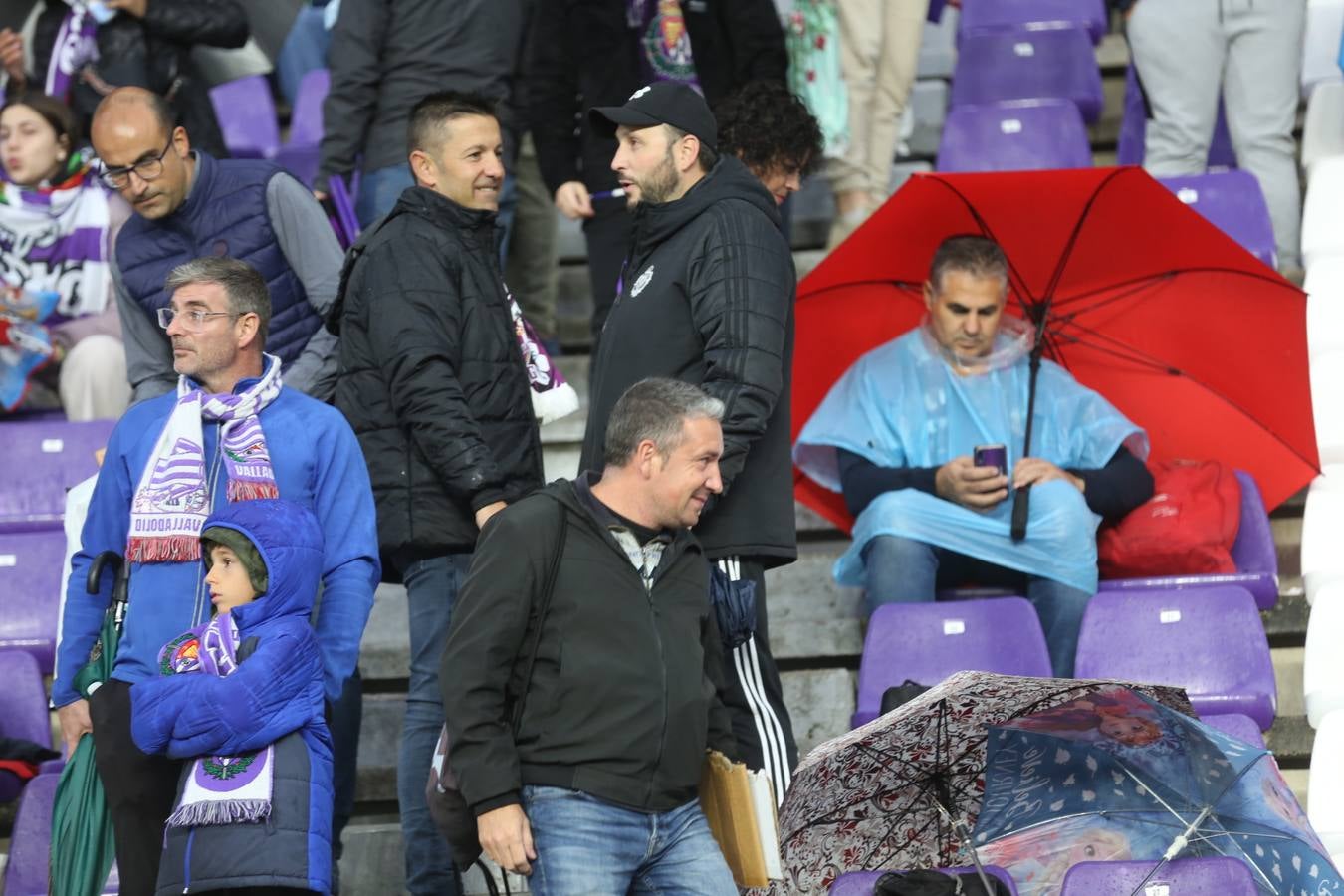 Fotos: Búscate en las fotos de la grada del Real Valladolid-Celta de Vigo (3/4)