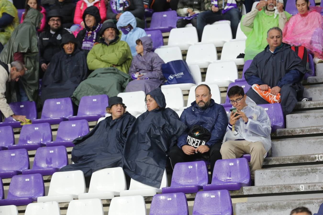 Fotos: Búscate en las fotos de la grada del Real Valladolid-Celta de Vigo (4/4)