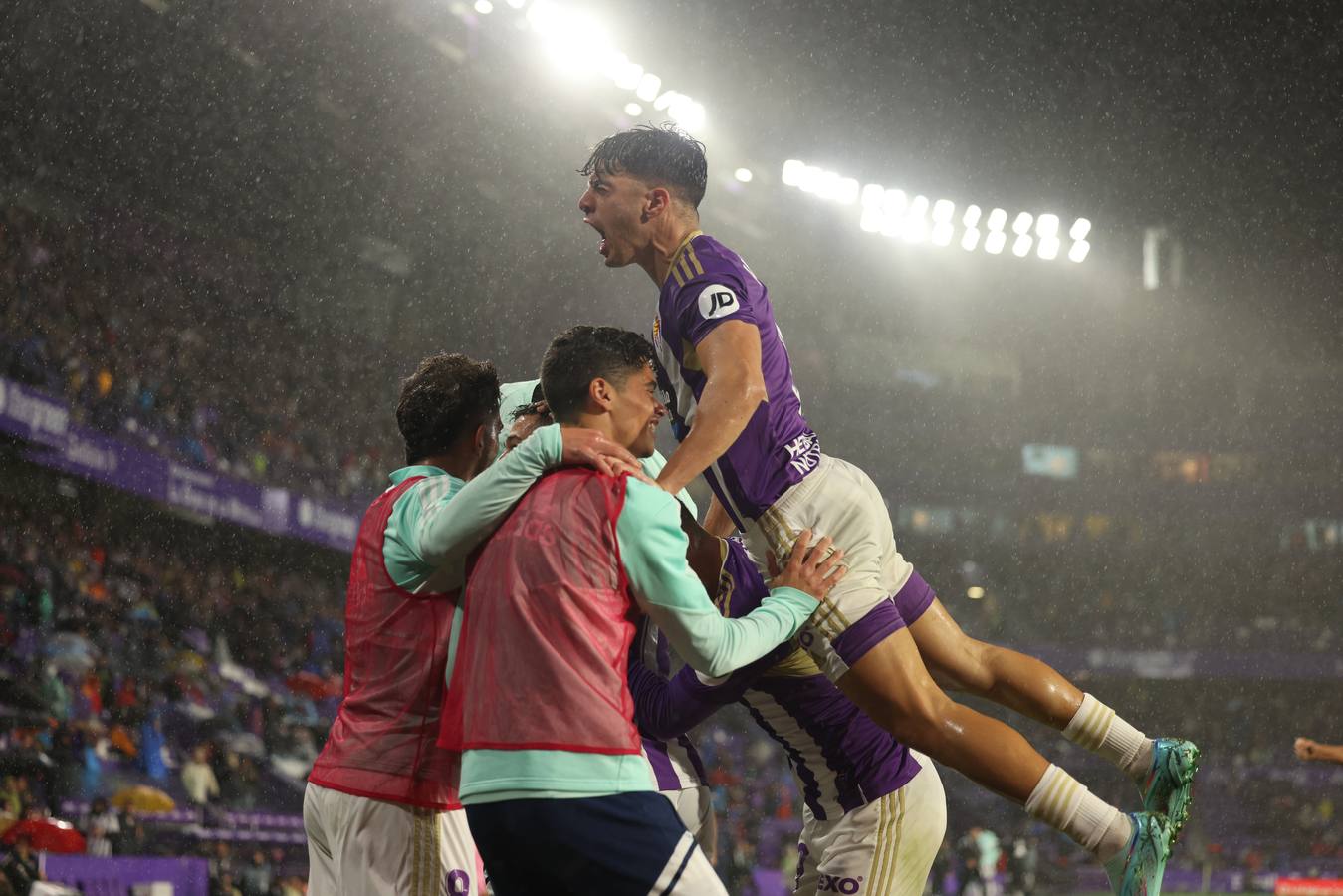 Fotos: El Real Valladolid golea al centa de Vigo (4-1)