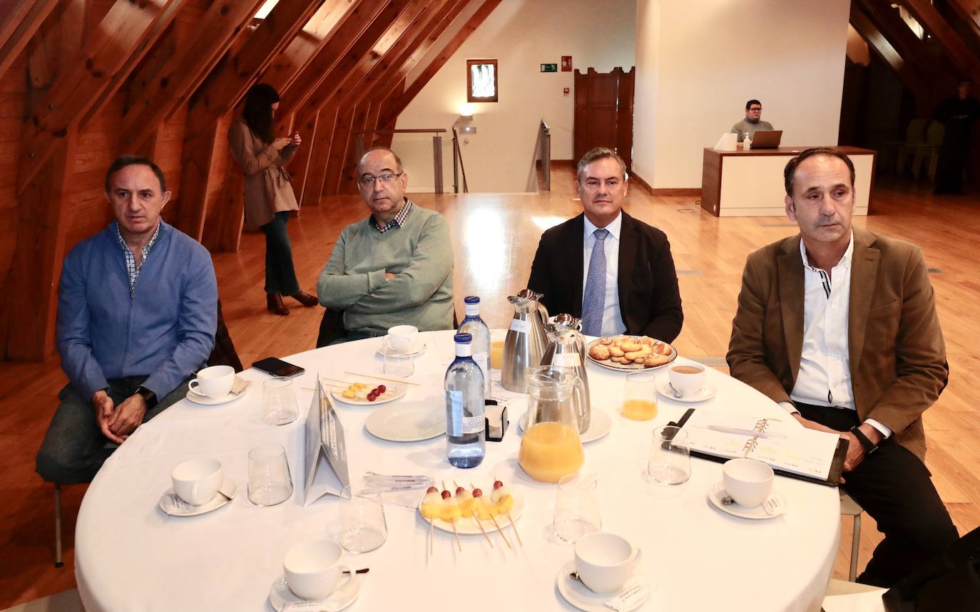 Ángel Lorenzo Hernández; Regino Fernández; Luis Ortiz Lanzagorta, Fundación Schola y Luis Acebal, departamento de comunicación del B.Sabadell.