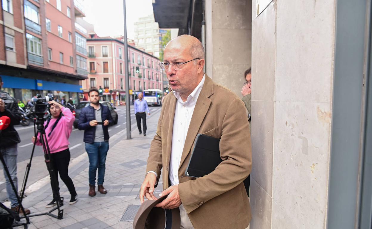 Francisco Igea, a la salida del acto de conciliación. 