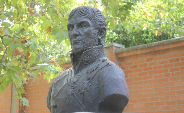 Busto instalado en los jardines de la Casa de Benefencia en 2018.
