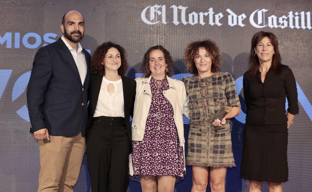 Víctor Vergel, Ruth Fernandez, Susana Perez y Macarena Cuenca (Gregorio Fernández) y MariFe Blanco (El Norte). 