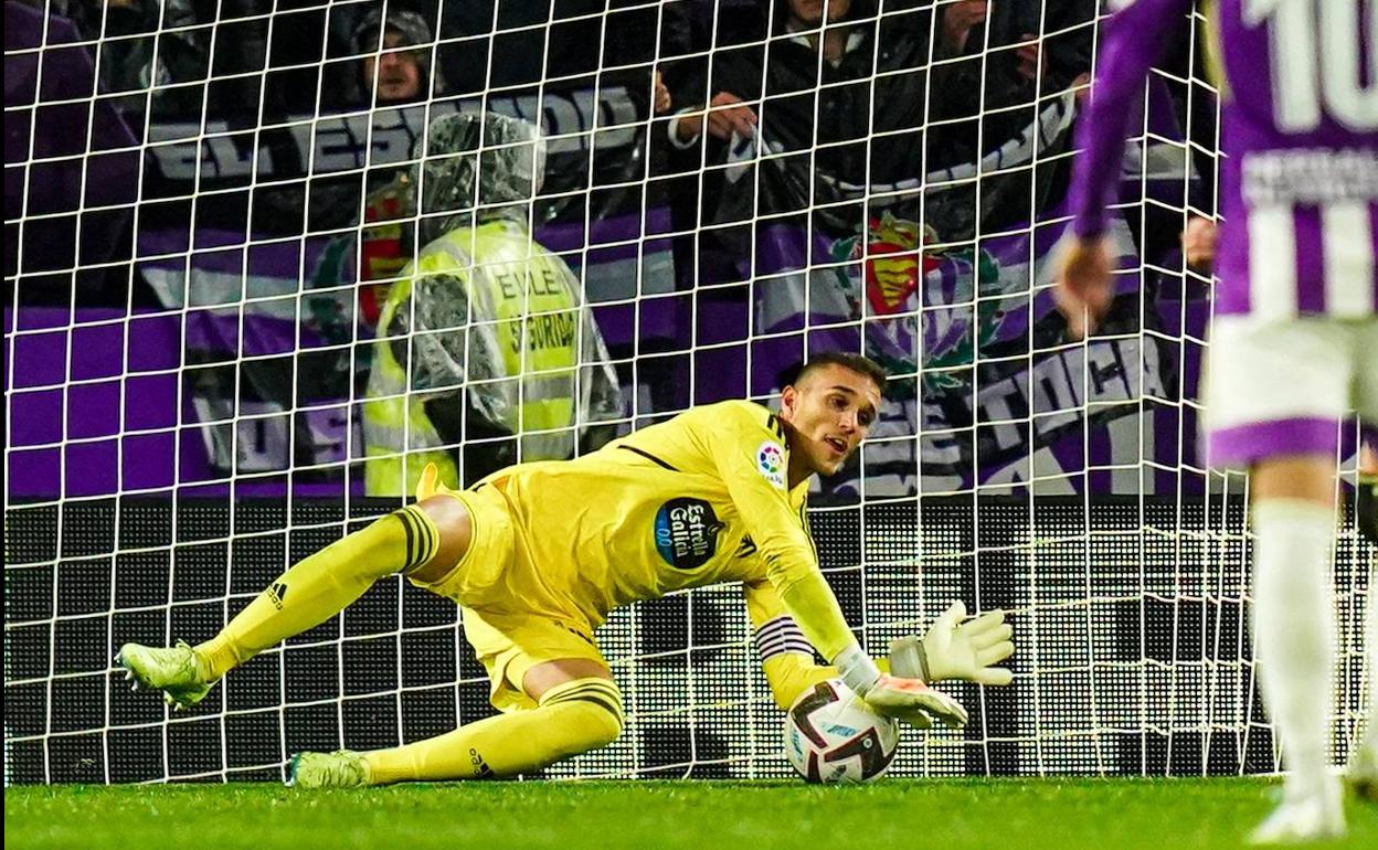 Masip bloca el segundo penalti de Iago Aspas.