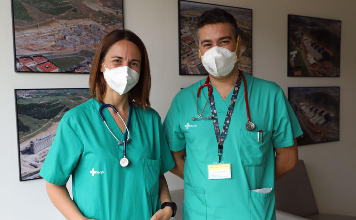 María García y Fernando Gómez Sáez, pediatras intensivistas en el HUBU.