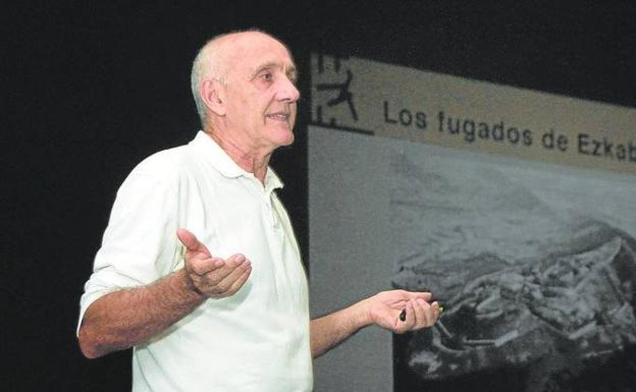 Fermín Ezkieta presenta el libro 'Los fugados de Ezkaba'. 