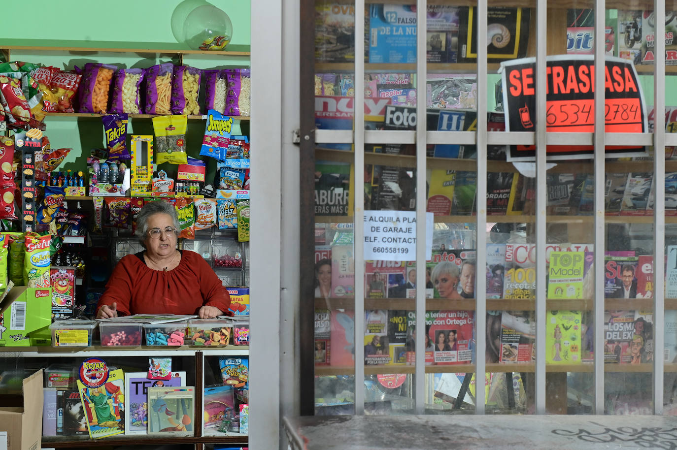 El cartel que anuncia el traspaso del quiosco de la calle Huelva.