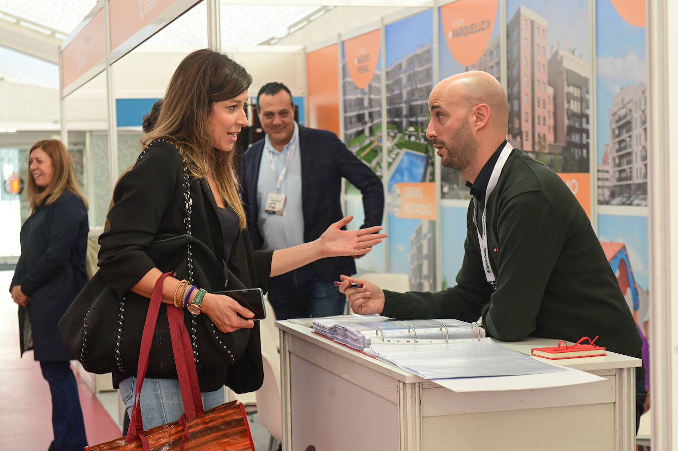 Fotos: Jornada del sábado en la Feria Inmobiliaria de Valladolid (FIVA) 2022 (1/2)