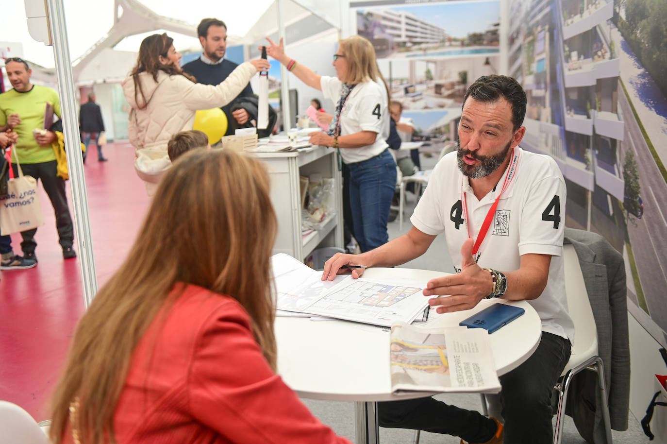 Fotos: Jornada del sábado en la Feria Inmobiliaria de Valladolid (FIVA) 2022 (1/2)