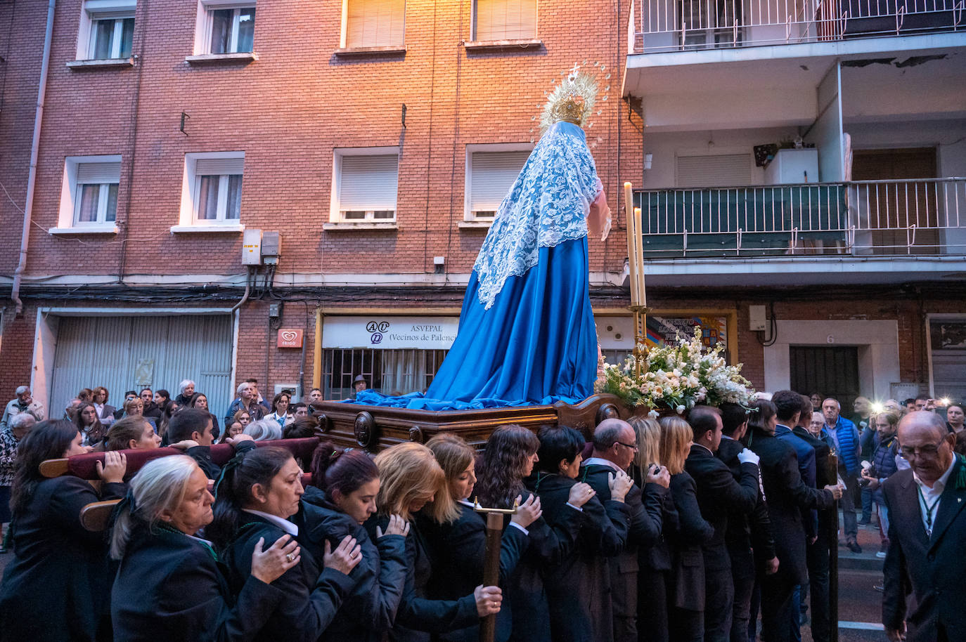 Fotos: La cofradía de la Vera Cruz está de cumpleaños