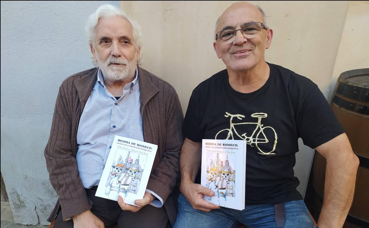 Ignacio San José y Félix Sierra, con su trabajo sobre la represión en Rioseco. 