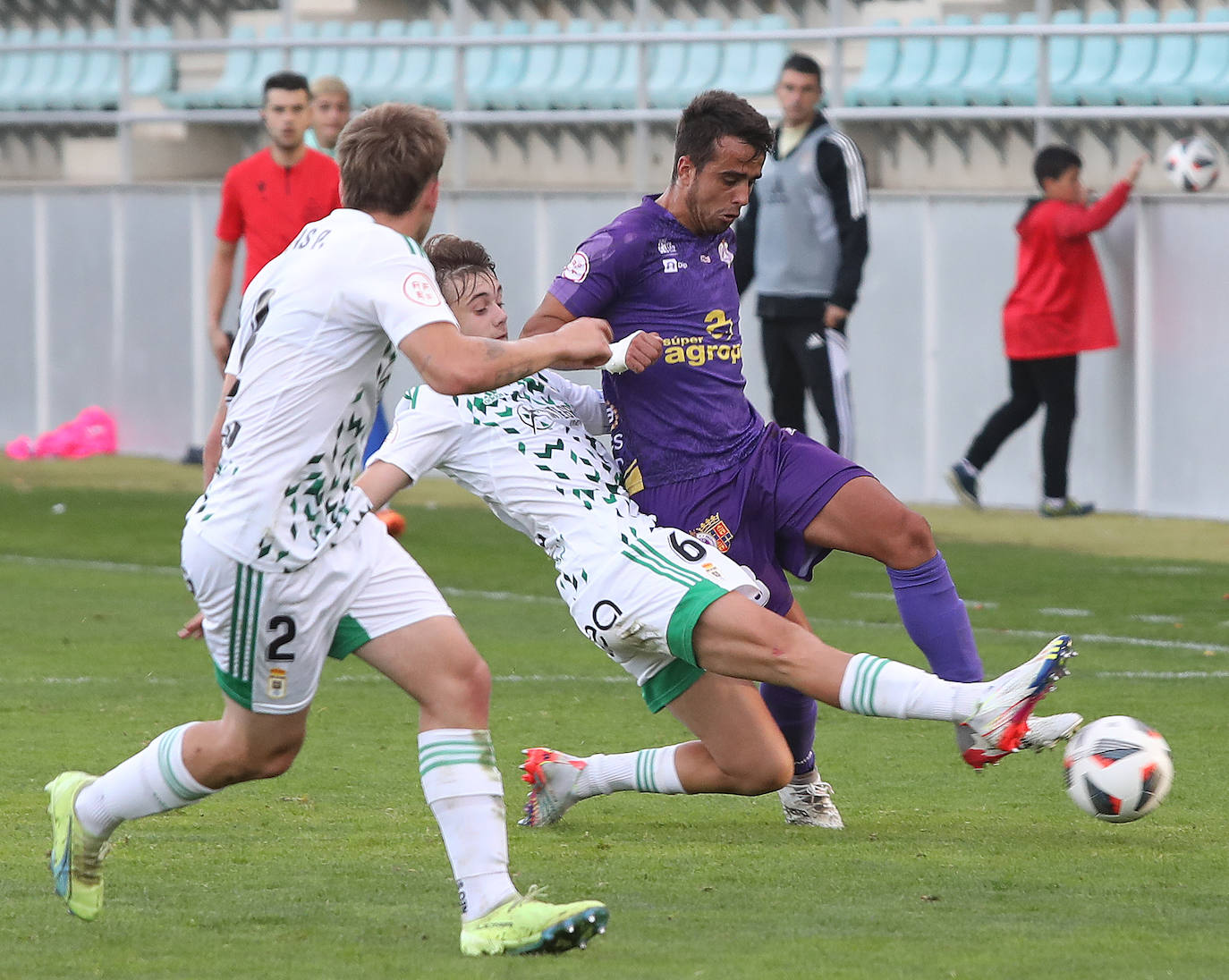 Fotos: Importante victoria para el Palencia Cristo ante el Oviedo Vetusta (2-0)