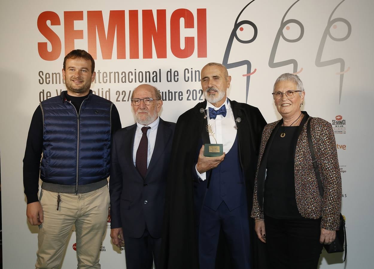 Fotos: Chema Sarmiento recibe la Espiga de Honor de la Seminci en reconocimiento a su trayectoria