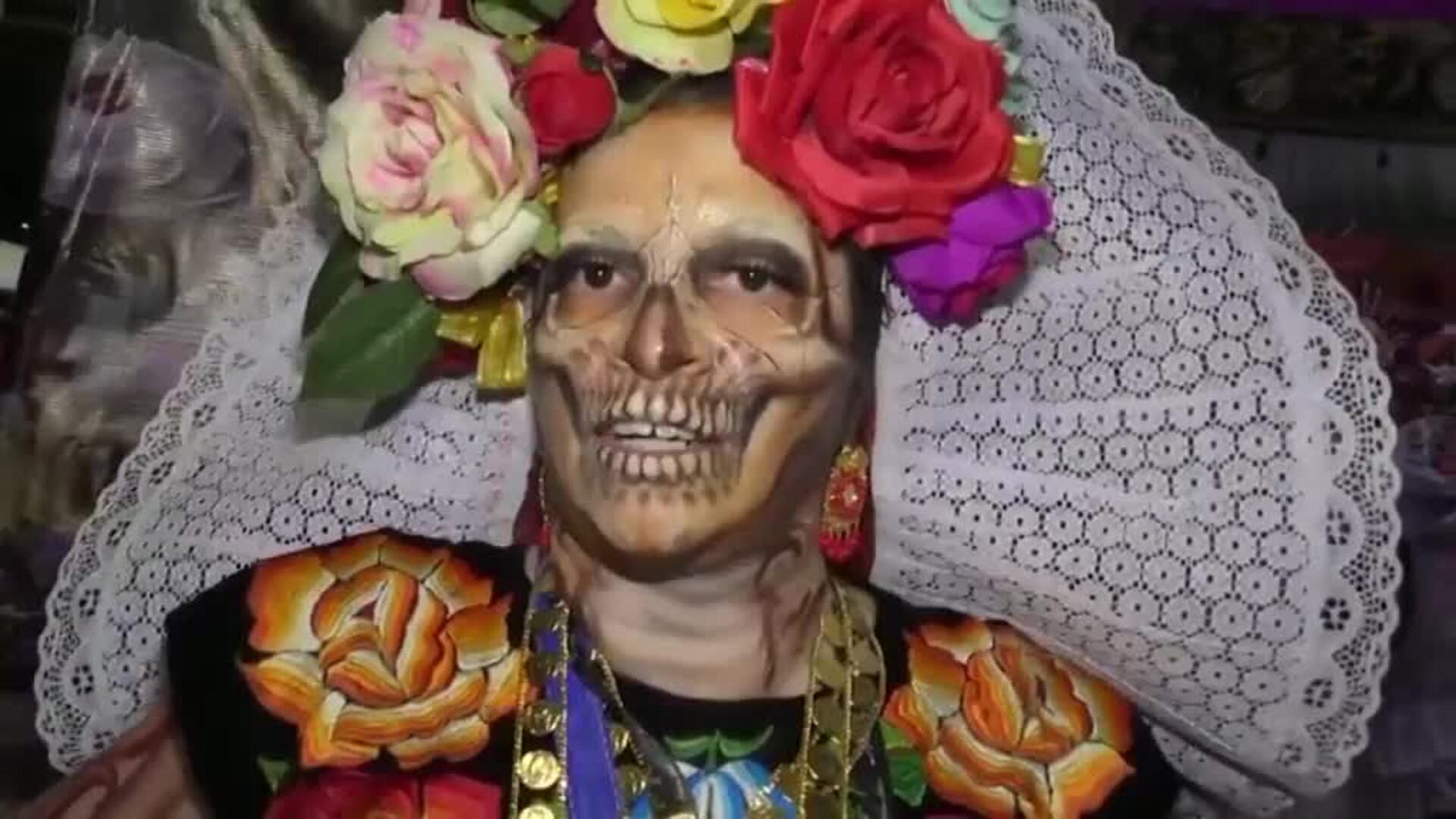 Ciudad de México inicia celebraciones de Día de Muertos con desfile de Catrinas