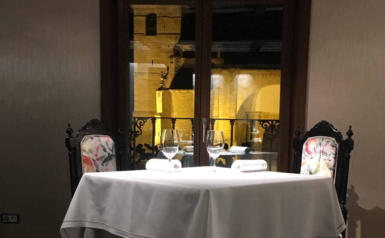 Comedor con vistas a la bella Frómista