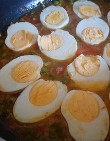 Imagen secundaria 2 - Receta de huevos cocidos con jamón y guisantes