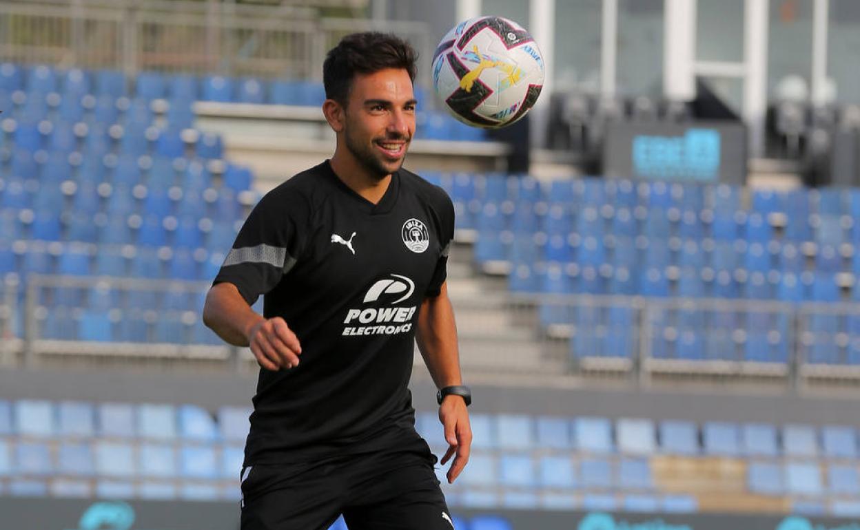 El palentino Roberto Lorenzo, durante un entrenamiento con el UD Ibiza. 