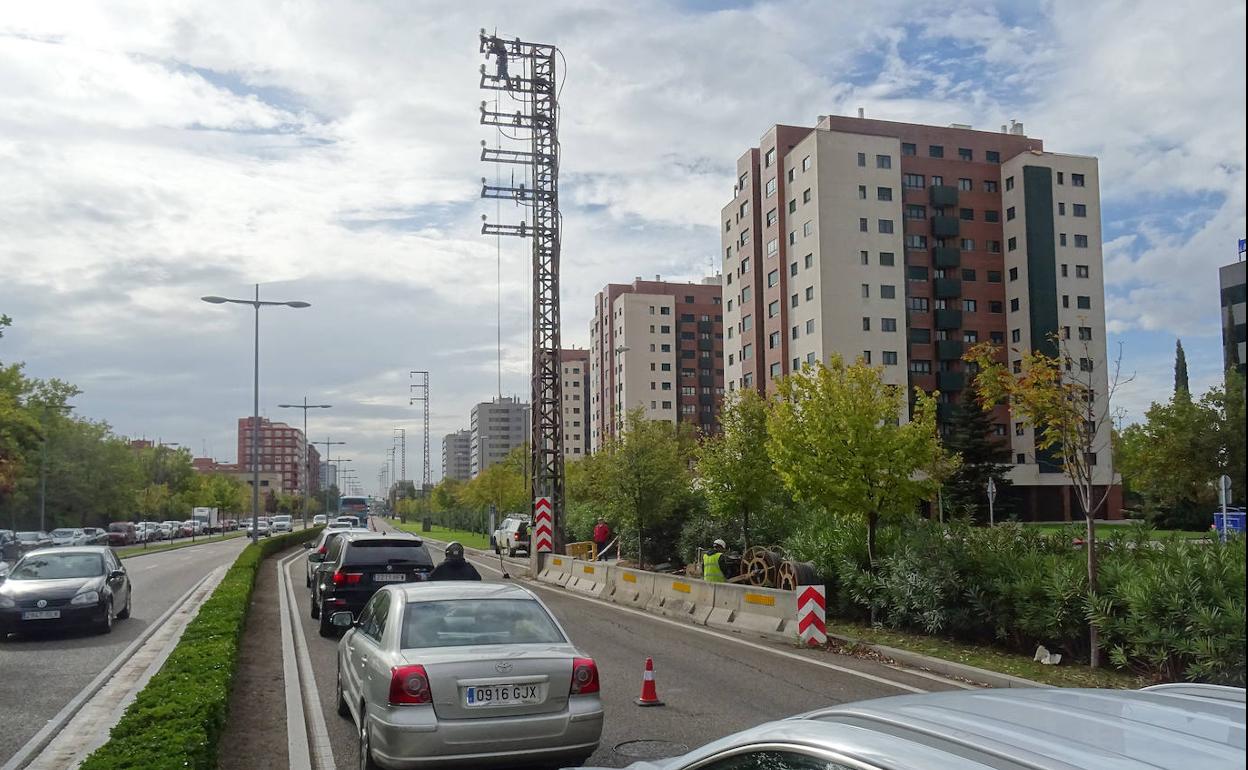 Retenciones en Arco de Ladrillo por el desmontaje de la línea de media tensión del lado de la Ciudad de la Comunicación. 
