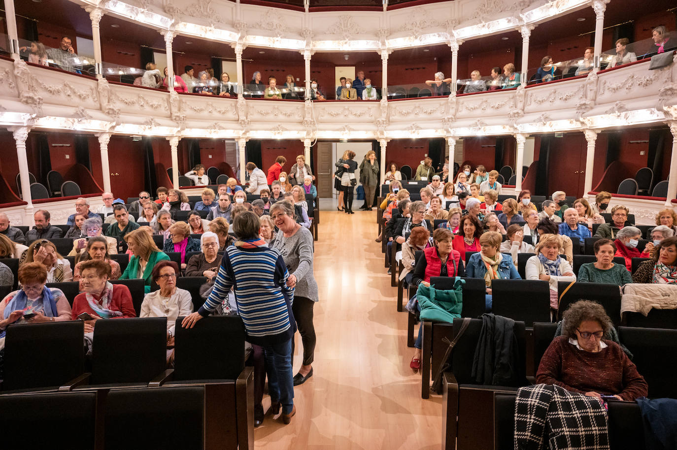 Fotos: Puesta de largo para la inauguración del curso de los Ceas en Palencia