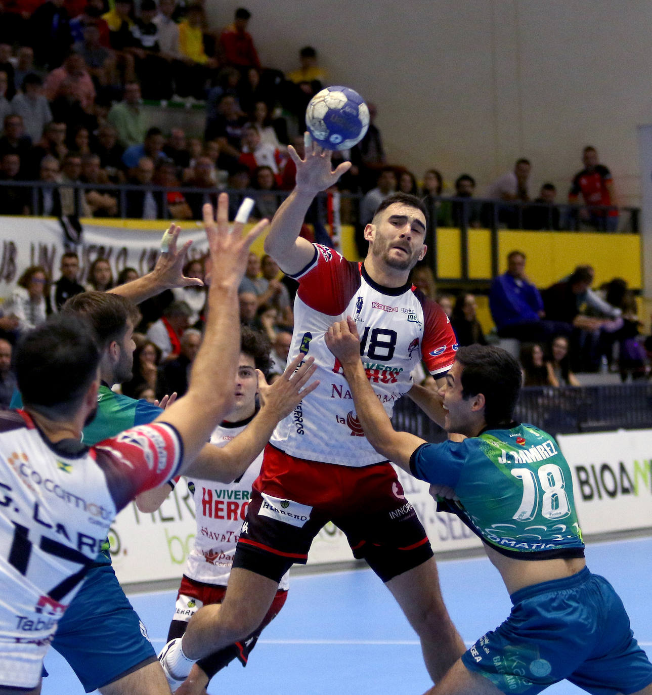 Partido entre el Balonmano Nava y el Kasa Boadilla. 