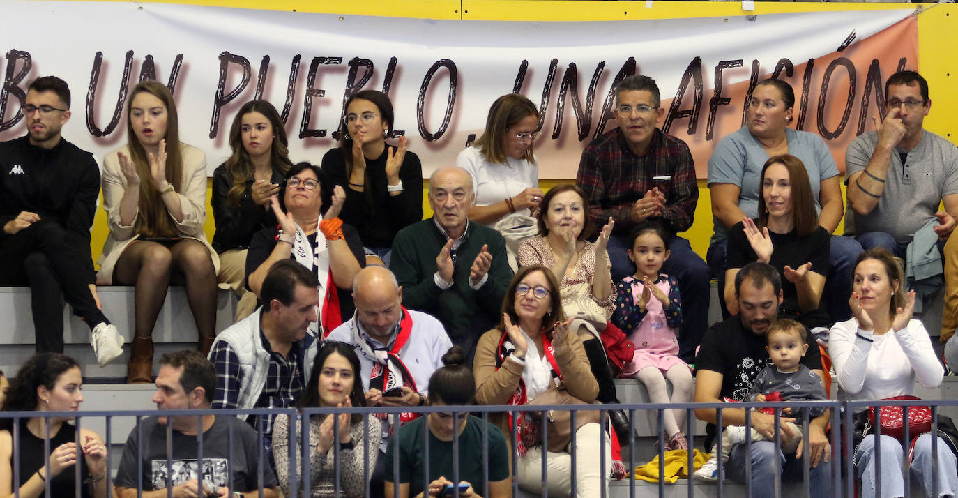 Partido entre el Balonmano Nava y el Kasa Boadilla. 