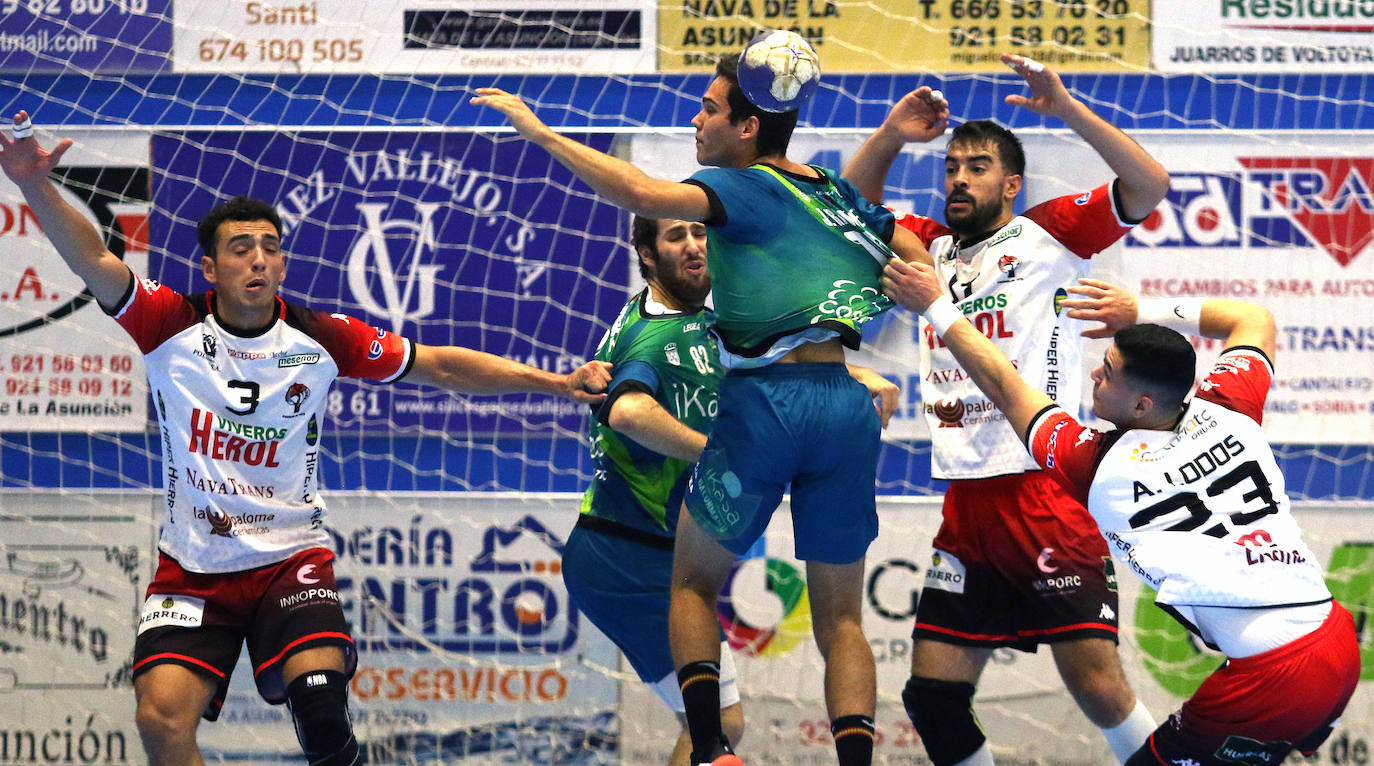 Partido entre el Balonmano Nava y el Kasa Boadilla. 