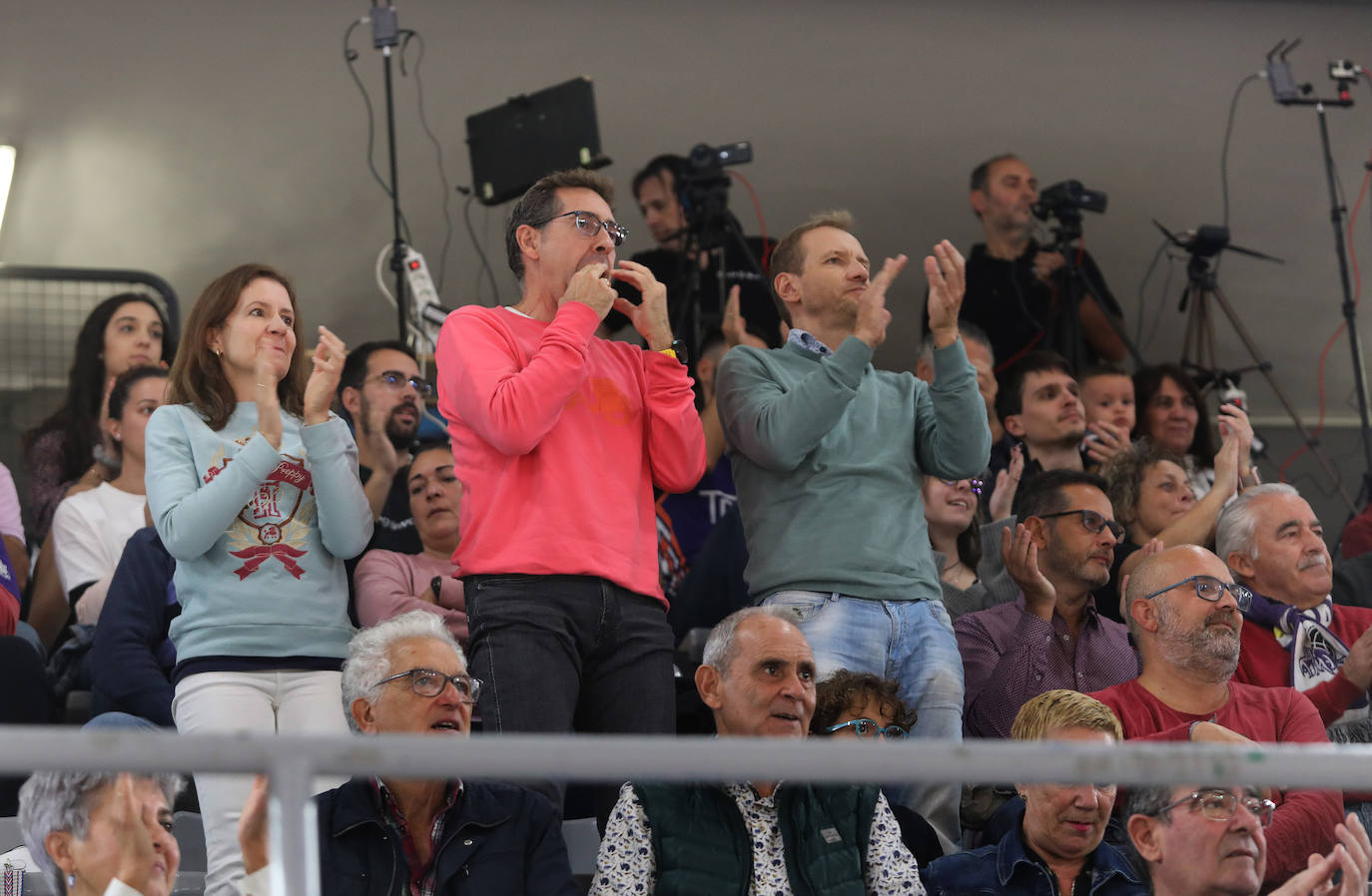 Fotos: Búscate en el Pabellón en el partido Zunder Palencia-Andorra