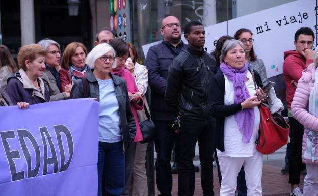 Imagen. Concentración por el asesinato de Teresa en Bruselas.